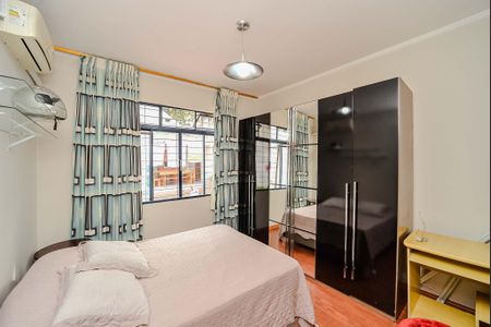 Casa à venda com 270m², 3 quartos e 6 vagas Casa à venda com 270m², 3 quartos e 6 vagasQuarto 1