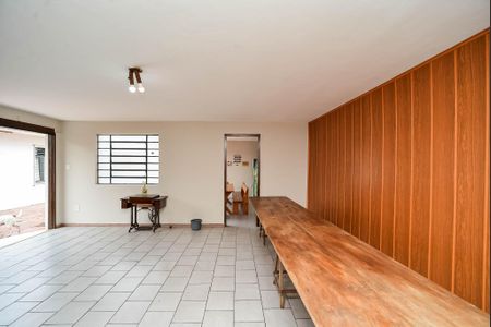 Casa à venda com 270m², 3 quartos e 6 vagas Casa à venda com 270m², 3 quartos e 6 vagasÁrea Comum - Salão de Festas