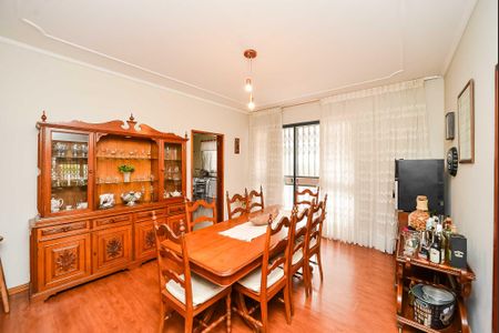 Casa à venda com 270m², 3 quartos e 6 vagas Casa à venda com 270m², 3 quartos e 6 vagasSala de Jantar