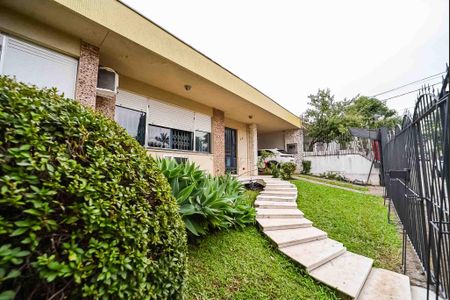 Casa à venda com 270m², 3 quartos e 6 vagas Casa à venda com 270m², 3 quartos e 6 vagasFachada