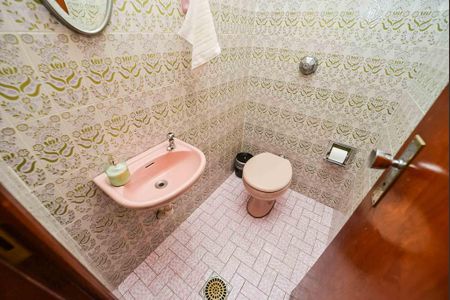 Casa à venda com 270m², 3 quartos e 6 vagas Casa à venda com 270m², 3 quartos e 6 vagasLavabo