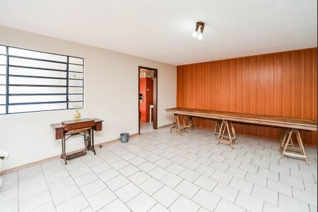 Casa à venda com 270m², 3 quartos e 6 vagas Casa à venda com 270m², 3 quartos e 6 vagasÁrea Comum - Salão de Festas