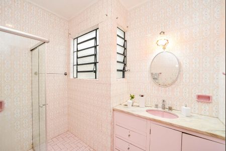 Casa à venda com 270m², 3 quartos e 6 vagas Casa à venda com 270m², 3 quartos e 6 vagasBanheiro da Suíte