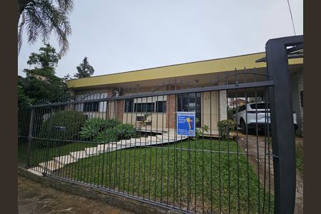 Casa à venda com 270m², 3 quartos e 6 vagas Casa à venda com 270m², 3 quartos e 6 vagasFachada