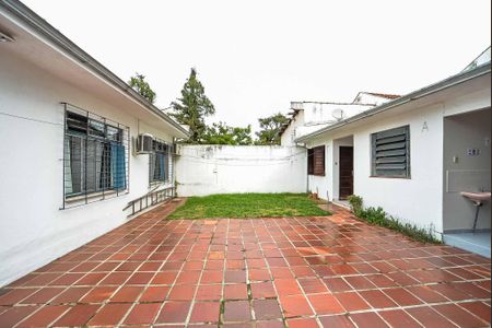 Casa à venda com 270m², 3 quartos e 6 vagas Casa à venda com 270m², 3 quartos e 6 vagasPátio