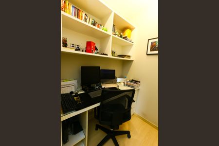 Apartamento à venda com 95m², 2 quartos e 2 vagasEscritório