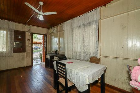 Casa à venda com 200m², 3 quartos e 2 vagasSala