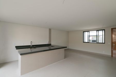 Casa à venda com 140m², 3 quartos e 4 vagas Casa à venda com 140m², 3 quartos e 4 vagasSala/Cozinha