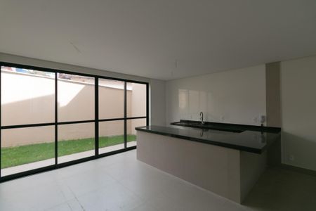 Casa à venda com 140m², 3 quartos e 4 vagas Casa à venda com 140m², 3 quartos e 4 vagasSala/Cozinha