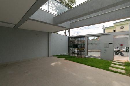 Casa à venda com 140m², 3 quartos e 4 vagas Casa à venda com 140m², 3 quartos e 4 vagasÁrea Externa