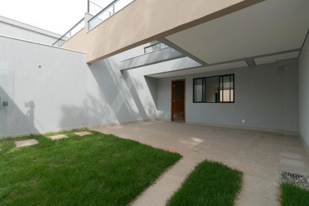 Casa à venda com 140m², 3 quartos e 4 vagas Casa à venda com 140m², 3 quartos e 4 vagasÁrea Externa