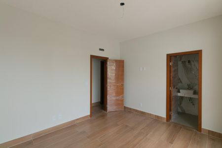 Casa à venda com 140m², 3 quartos e 4 vagas Casa à venda com 140m², 3 quartos e 4 vagasSuíte