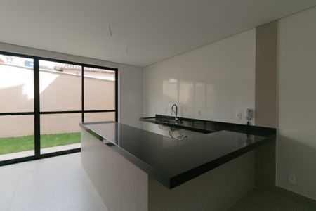 Casa à venda com 140m², 3 quartos e 4 vagas Casa à venda com 140m², 3 quartos e 4 vagasSala/Cozinha