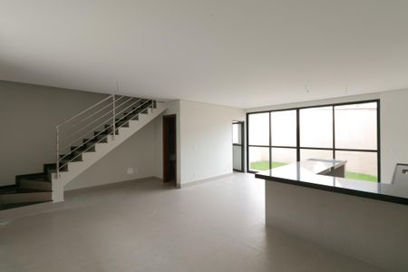 Casa à venda com 140m², 3 quartos e 4 vagas Casa à venda com 140m², 3 quartos e 4 vagasSala/Cozinha