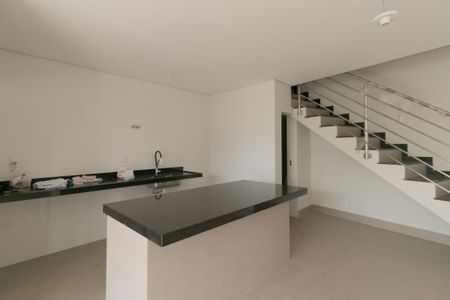 Casa à venda com 184m², 3 quartos e 2 vagasSala/Cozinha 