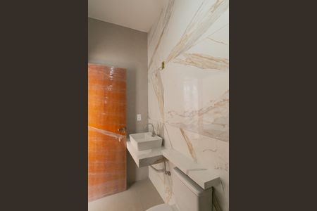 Casa à venda com 184m², 3 quartos e 2 vagasBanheiro Social