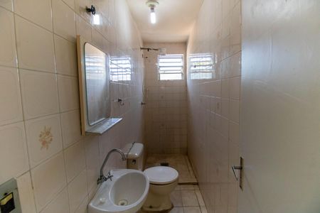 Casa à venda com 50m², 2 quartos e 1 vaga Casa à venda com 50m², 2 quartos e 1 vagaBanheiro