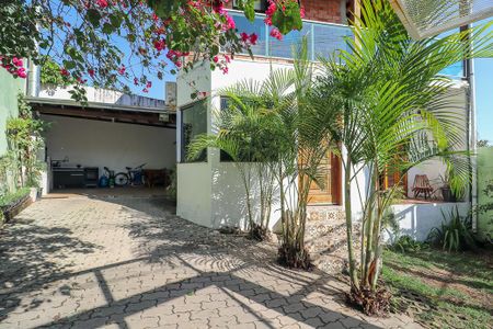 Casa à venda com 130m², 3 quartos e 3 vagasFachada
