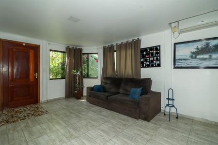 Casa à venda com 130m², 3 quartos e 3 vagasSala