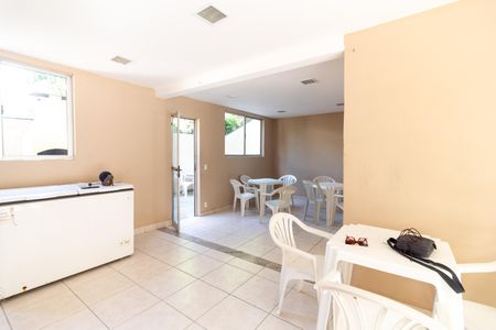 Apartamento para alugar com 65m², 2 quartos e 1 vagaÁrea comum - Salão de festas