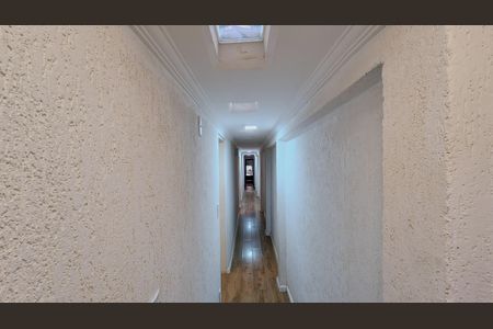 Casa para alugar com 270m², 6 quartos e 2 vagas Casa para alugar com 270m², 6 quartos e 2 vagasCorredor primeiro piso