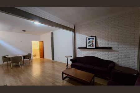 Casa para alugar com 270m², 6 quartos e 2 vagas Casa para alugar com 270m², 6 quartos e 2 vagasSala