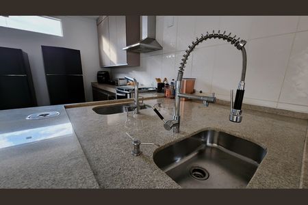 Casa para alugar com 270m², 6 quartos e 2 vagas Casa para alugar com 270m², 6 quartos e 2 vagasCozinha