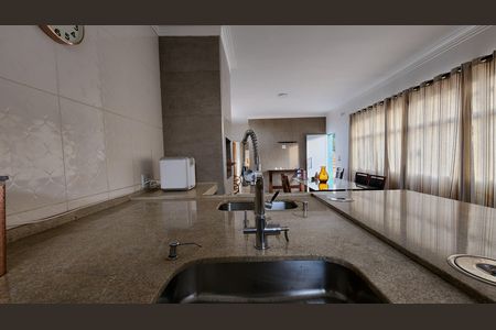 Casa para alugar com 270m², 6 quartos e 2 vagas Casa para alugar com 270m², 6 quartos e 2 vagasCozinha