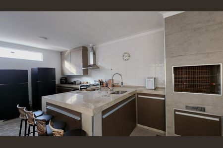 Casa para alugar com 270m², 6 quartos e 2 vagas Casa para alugar com 270m², 6 quartos e 2 vagasCozinha