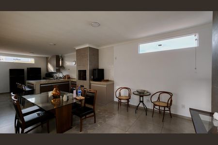 Casa para alugar com 270m², 6 quartos e 2 vagas Casa para alugar com 270m², 6 quartos e 2 vagasSala de Jantar
