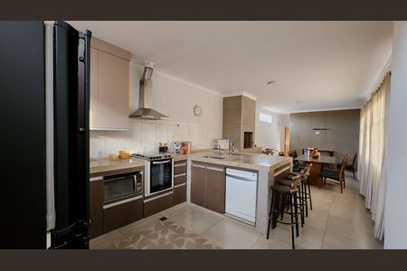 Casa para alugar com 270m², 6 quartos e 2 vagas Casa para alugar com 270m², 6 quartos e 2 vagasCozinha