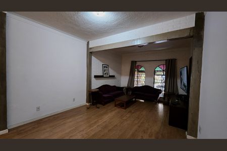Casa para alugar com 270m², 6 quartos e 2 vagas Casa para alugar com 270m², 6 quartos e 2 vagasSala