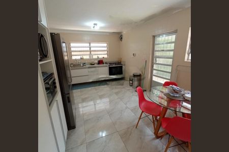 Casa à venda com 206m², 3 quartos e 2 vagas
