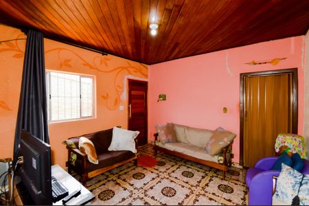 Casa à venda com 125m², 2 quartos e 2 vagas Casa à venda com 125m², 2 quartos e 2 vagasSala