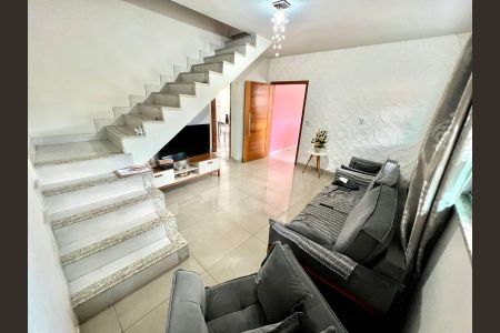 Casa à venda com 280m², 5 quartos e 2 vagasSala
