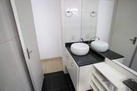 Apartamento à venda com 55m², 2 quartos e 1 vaga Apartamento à venda com 55m², 2 quartos e 1 vagaBanheiro