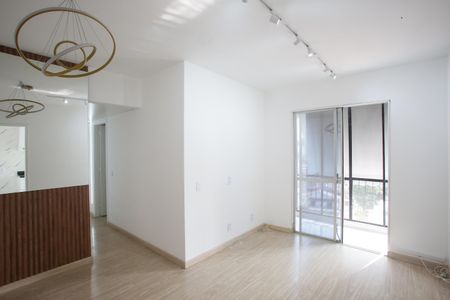 Apartamento à venda com 55m², 2 quartos e 1 vaga Apartamento à venda com 55m², 2 quartos e 1 vagaSala