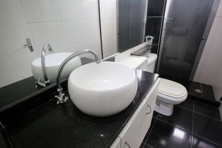 Apartamento à venda com 55m², 2 quartos e 1 vaga Apartamento à venda com 55m², 2 quartos e 1 vagaBanheiro