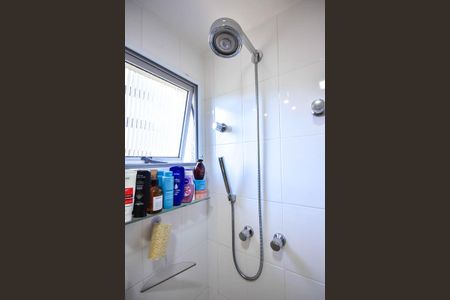 Apartamento à venda com 74m², 2 quartos e 2 vagasChuveiro do Banheiro da Suíte