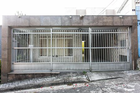 Casa à venda com 224m², 3 quartos e 2 vagasFachada