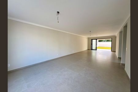 Casa de condomínio à venda com 300m², 3 quartos e 2 vagasSala