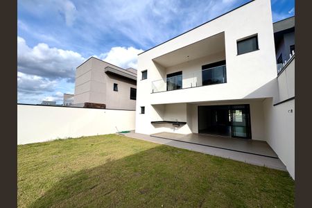 Casa de condomínio à venda com 300m², 3 quartos e 2 vagasQuintal com Churrasqueira