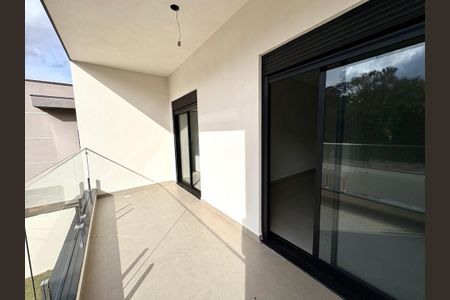 Casa de condomínio à venda com 300m², 3 quartos e 2 vagasSuíte 2 - Varanda