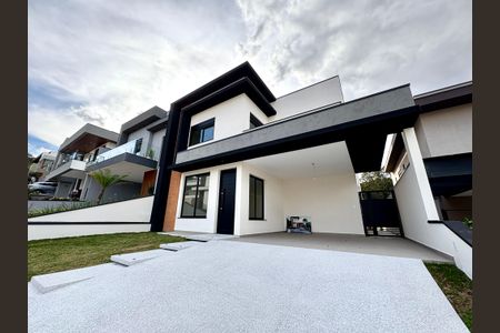 Casa de condomínio à venda com 300m², 3 quartos e 2 vagasFachada da Casa