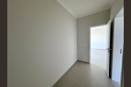 Casa de condomínio à venda com 300m², 3 quartos e 2 vagasSuíte 1 - Closet