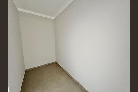 Casa de condomínio à venda com 300m², 3 quartos e 2 vagasSuíte 1 - Closet
