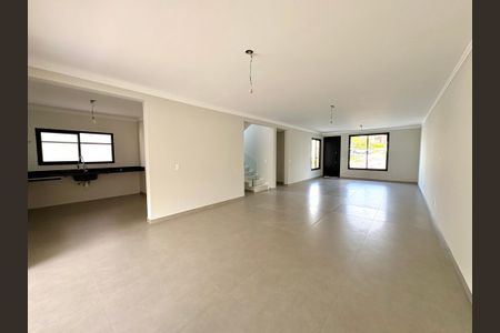 Casa de condomínio à venda com 300m², 3 quartos e 2 vagasSala