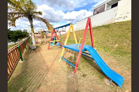 Casa de condomínio à venda com 300m², 3 quartos e 2 vagasÁrea comum - Playground