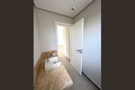 Casa de condomínio à venda com 300m², 3 quartos e 2 vagasLavabo
