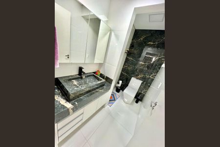 Casa à venda com 100m², 2 quartos e 1 vagaBanheiro